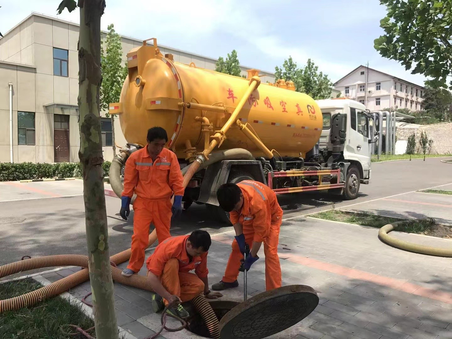 新河化粪池清理与5-8吨吸粪车施工效率分析